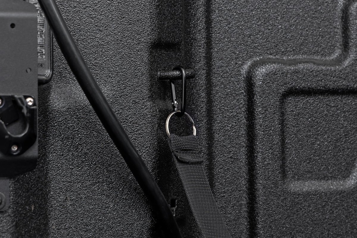 Chevrolet Silverado 1500 Manual Retractable Bed Cover - Rough Country - Matte Black - '19-'26